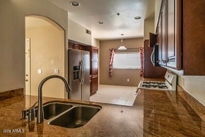 Building Photo - 7401 W Arrowhead Clubhouse Dr