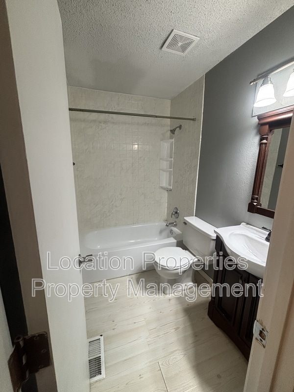 Building Photo - 331 Clayton Ct