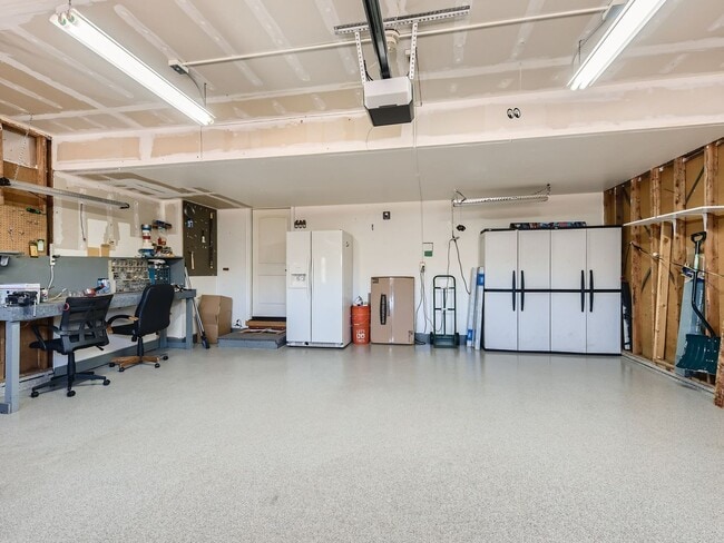 Building Photo - Charming 4 Bedroom 2.5 Bath in Lakewood!