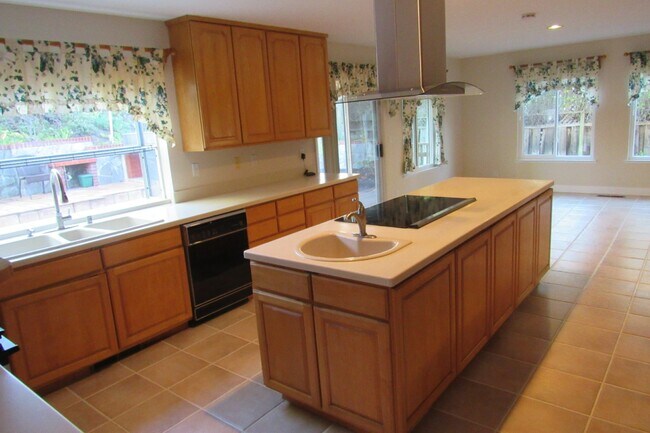 Building Photo - Gorgeous Custom Pleasanton Home in Great Location