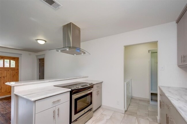 Building Photo - 7202 Housman