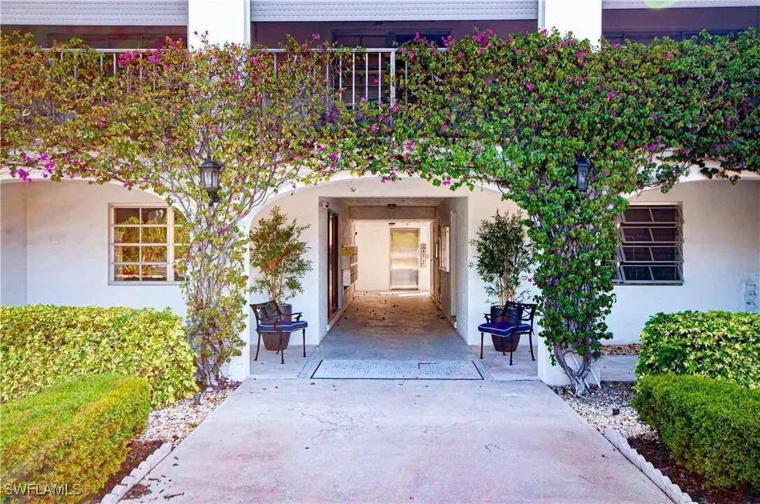 Building 5 Entrance - 5 High Point Cir W