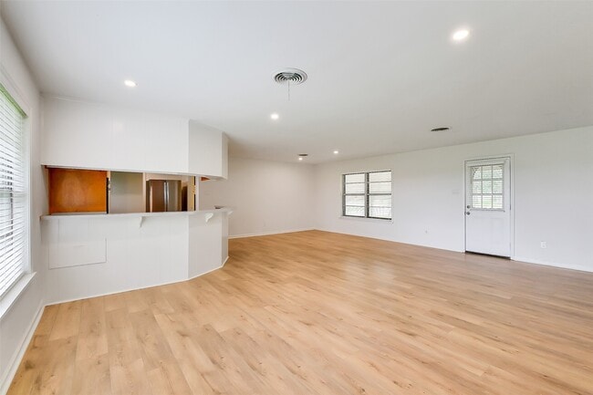 Building Photo - 3605 Longherridge Dr