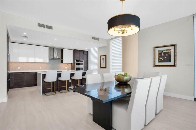 Building Photo - 301 1st St S