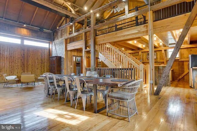 Building Photo - 284 Hickory Dr