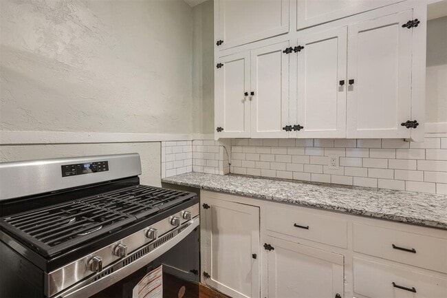 Building Photo - 2611 N Shartel Ave