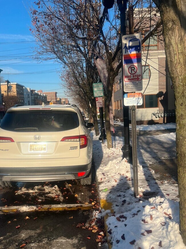 Building Photo - 417 19th St