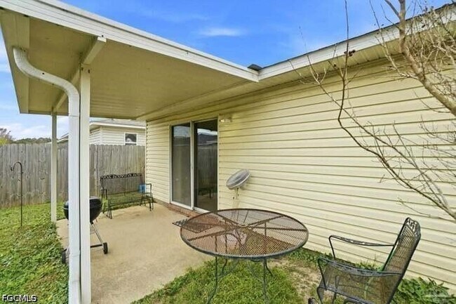 Building Photo - 1060 Antigua Cir