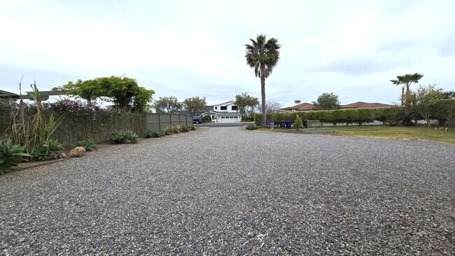 Building Photo - Lovely, 2Bd/2BA Single Story House: Large ...