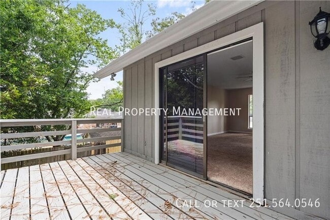 Building Photo - 2004 Pine Needle Dr E