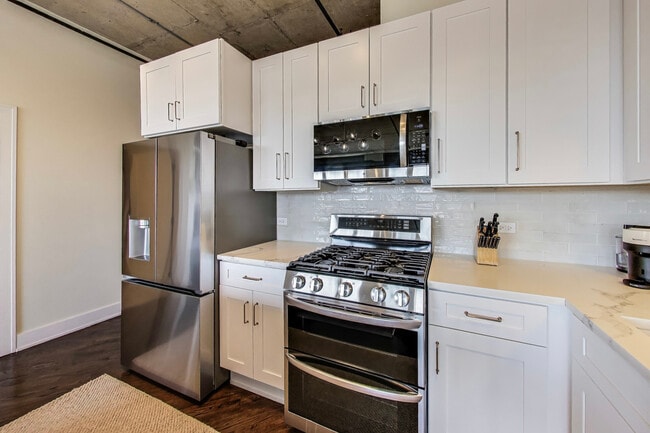Building Photo - 6 S Laflin St