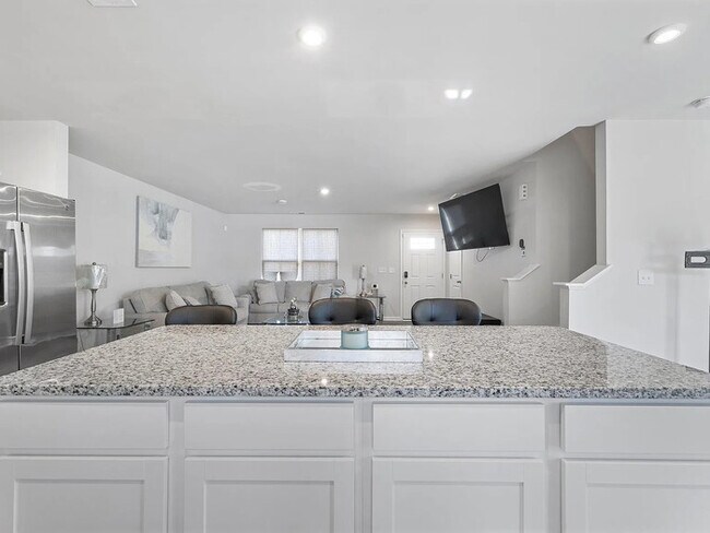 Building Photo - Lease OR Lease to Own