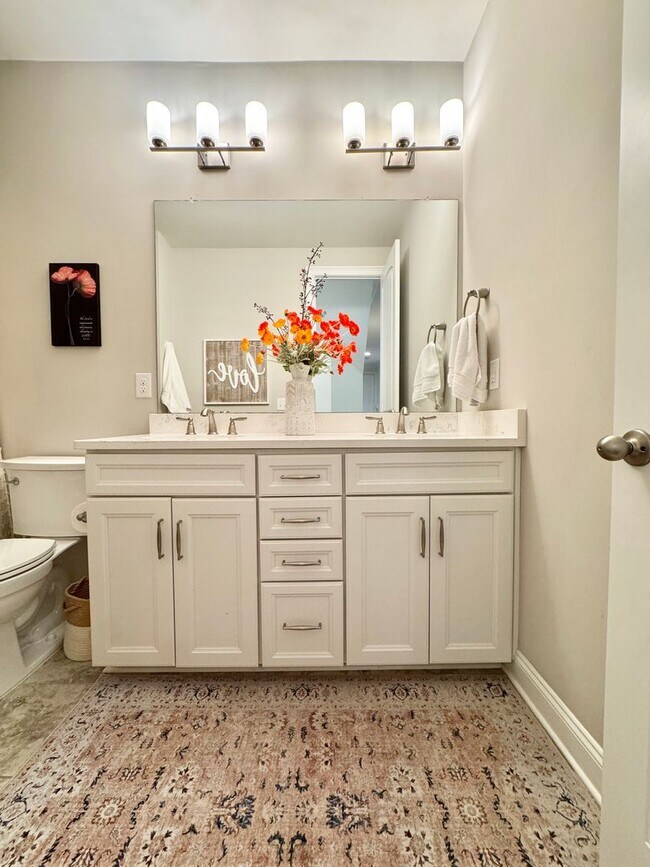 Building Photo - 4 Bedroom Home with Office in Walking Distance to Schools