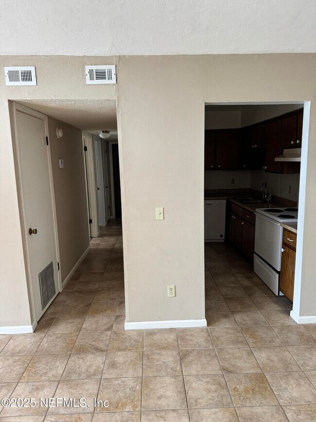 Building Photo - 4751 San Jose Manor Dr W