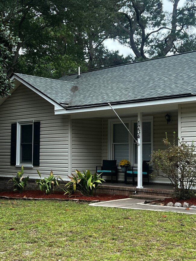 Building Photo - 1234 Island View Dr