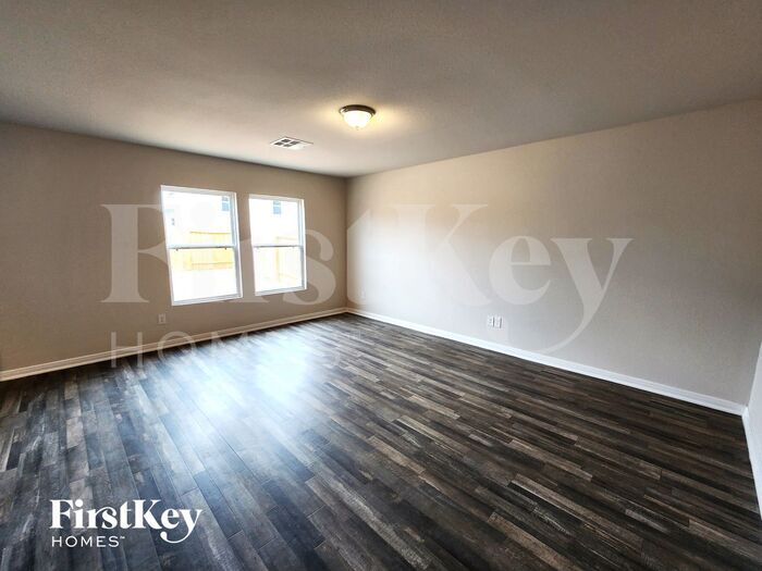 Building Photo - 10083 Cerritos dr