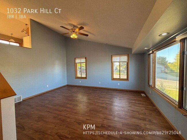 Building Photo - 3 BED | 2.5 BATH | DOUBLE GARAGE | TRI-LEV...