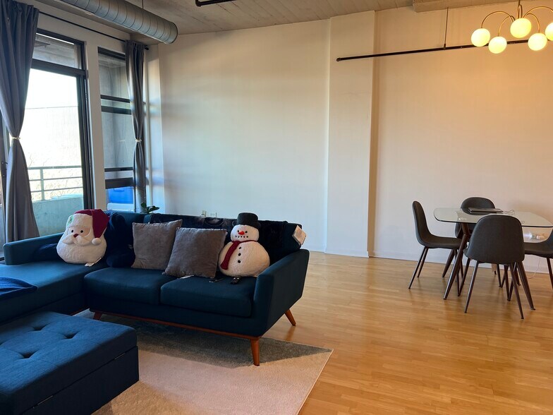 Building Photo - 1550 S Blue Island Ave