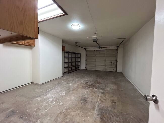 Building Photo - 2 Bedroom Duplex for Rent in Chico CA | Garage, Fireplace, Walk-In Closet, Backyard!