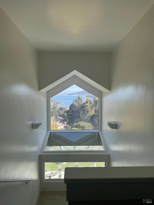 Building Photo - 67 Via Los Altos