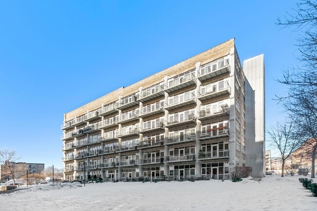 Building Photo - 748 N 3rd St