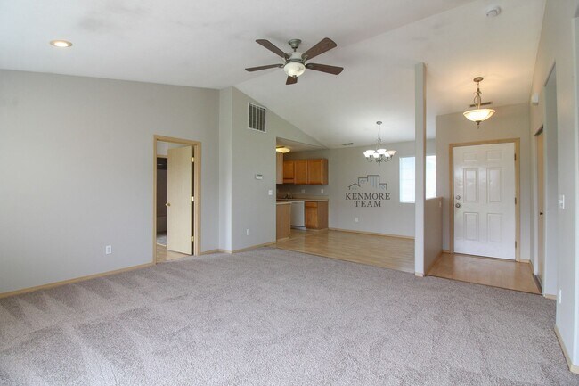 Building Photo - 3 Bedroom, 2 Bath Home in Kennewick