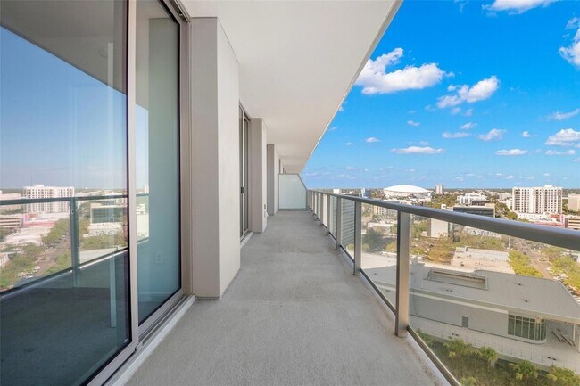 Building Photo - 400 Central Ave