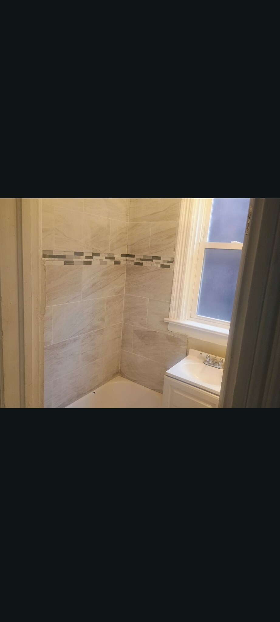 Bath - 2818 W Wilcox St