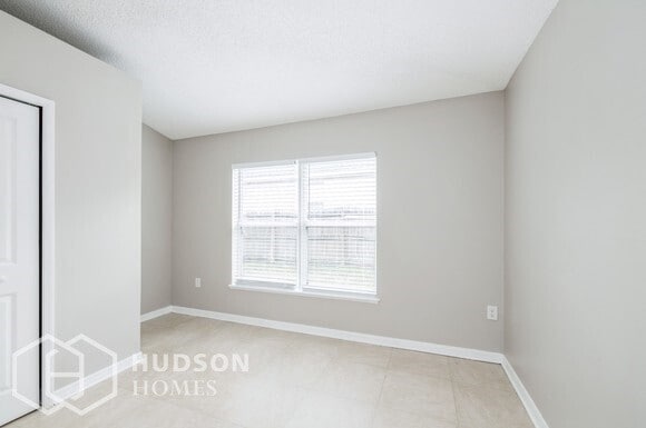 Building Photo - NOW AVAILABLE! - 4025 Half Moon Circle, Mi...