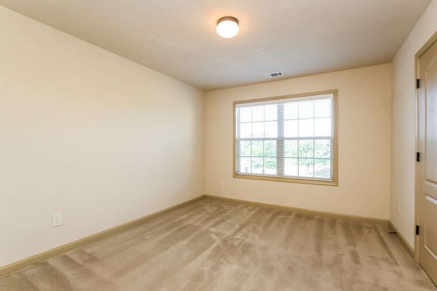 Building Photo - 3336 Montauk Hill Dr