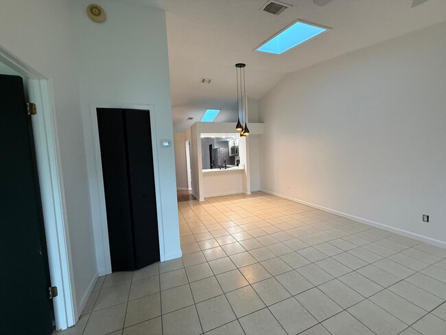 Building Photo - 11765 White Horse Rd