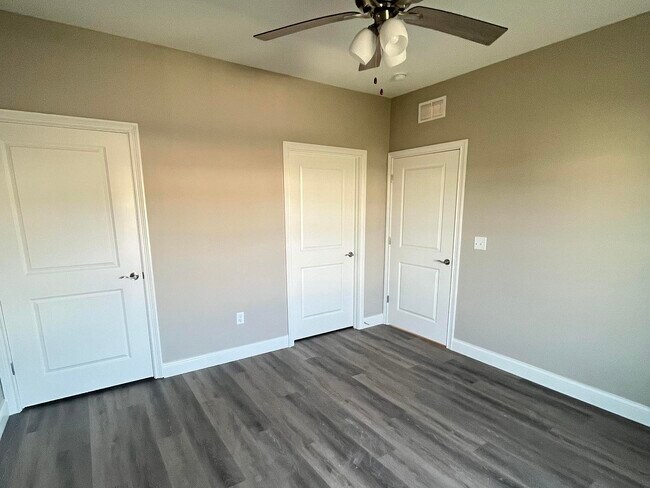 Building Photo - 813 Brush Crk St