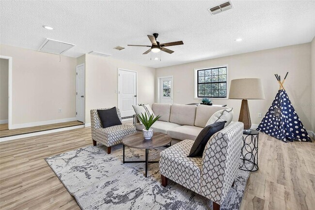 Building Photo - 14252 Trinity Rd