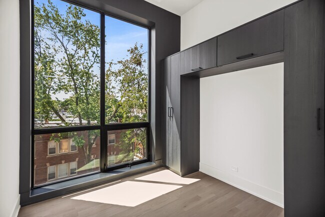 Building Photo - 6556 S Minerva Ave