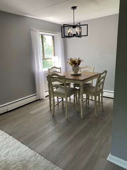 Spacious Dining Room - 280 Bridgewater Rd