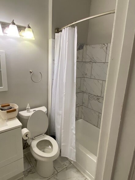 Building Photo - 5743 Wells Cir