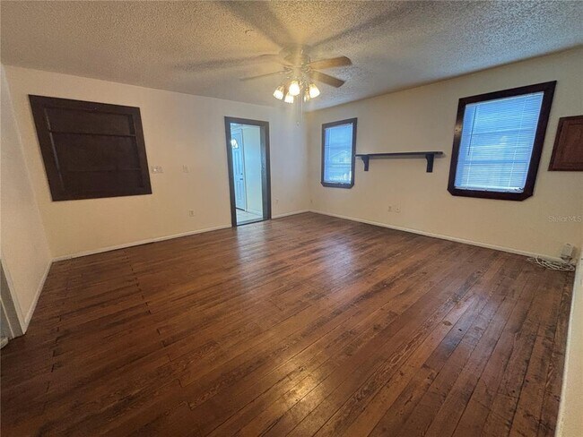 Building Photo - 128 2nd Ave SW