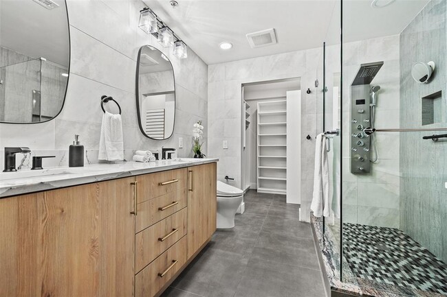 Building Photo - 777 N Ashley Dr