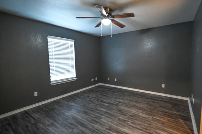 Building Photo - Decatur 3 bedroom 2 bath Duplex Available