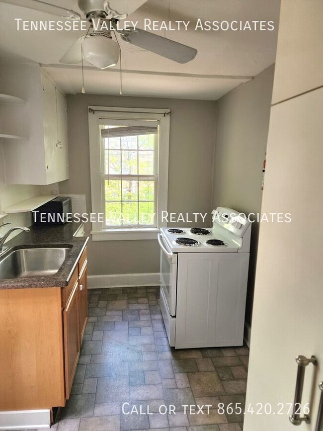 Building Photo - 419 Noelton Dr SW