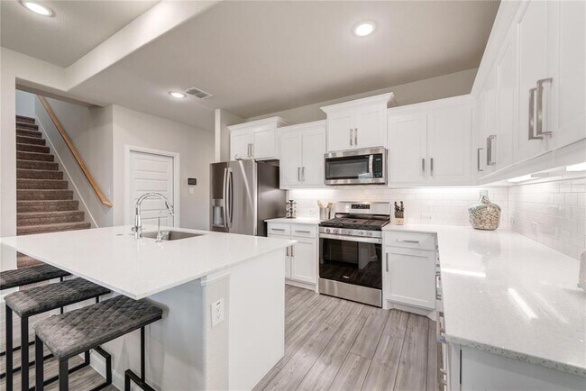 Building Photo - 3332 Flatiron Dr