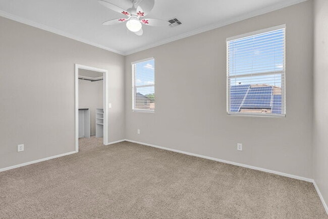 Building Photo - 2032 S Sabrina