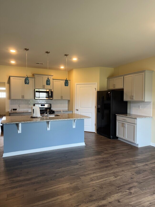 Building Photo - 839 Barlow Ln