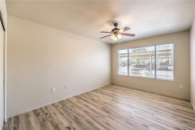 Building Photo - 5710 E Tropicana Ave