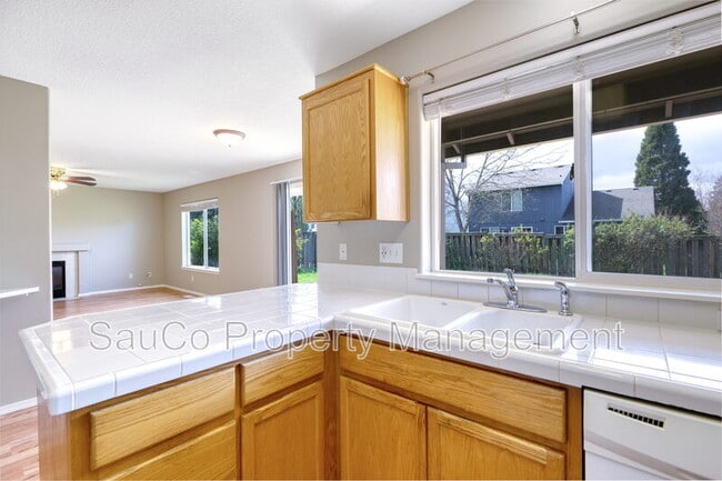 Building Photo - 1383 NE Dutch Ln