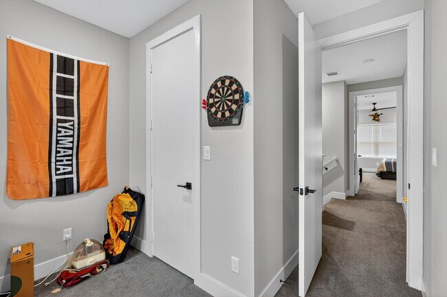 Building Photo - 297 Estates Cir