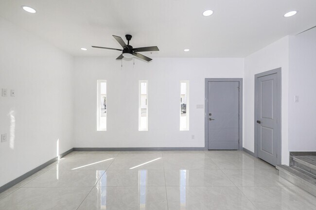 Building Photo - 1011 Emerald Valley Dr