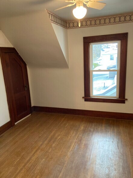Building Photo - 1335 W 24th St