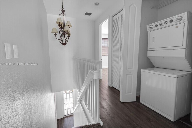 Building Photo - 624 SW 147th Ave