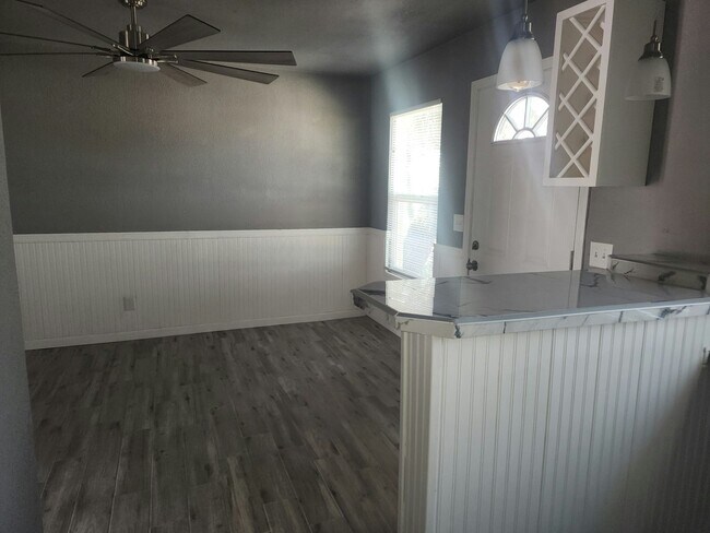 Building Photo - 317 S Stapley Dr